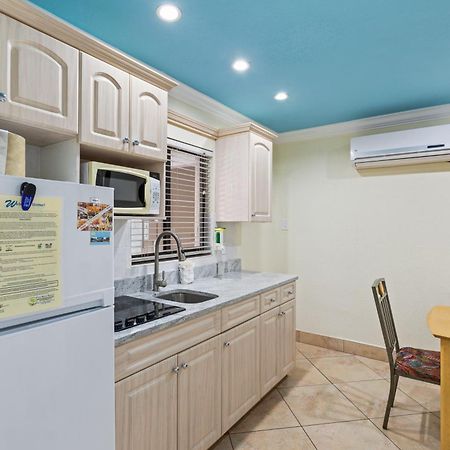 Bayview Plaza Waterfront Resort St. Pete Beach Zimmer foto