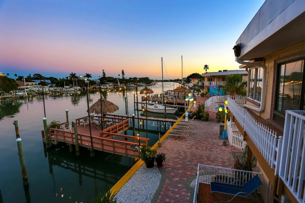 Bayview Plaza Waterfront Resort St. Pete Beach Exterior foto