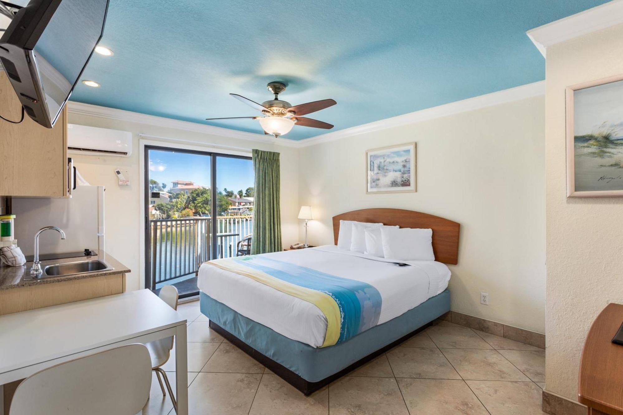 Bayview Plaza Waterfront Resort St. Pete Beach Zimmer foto