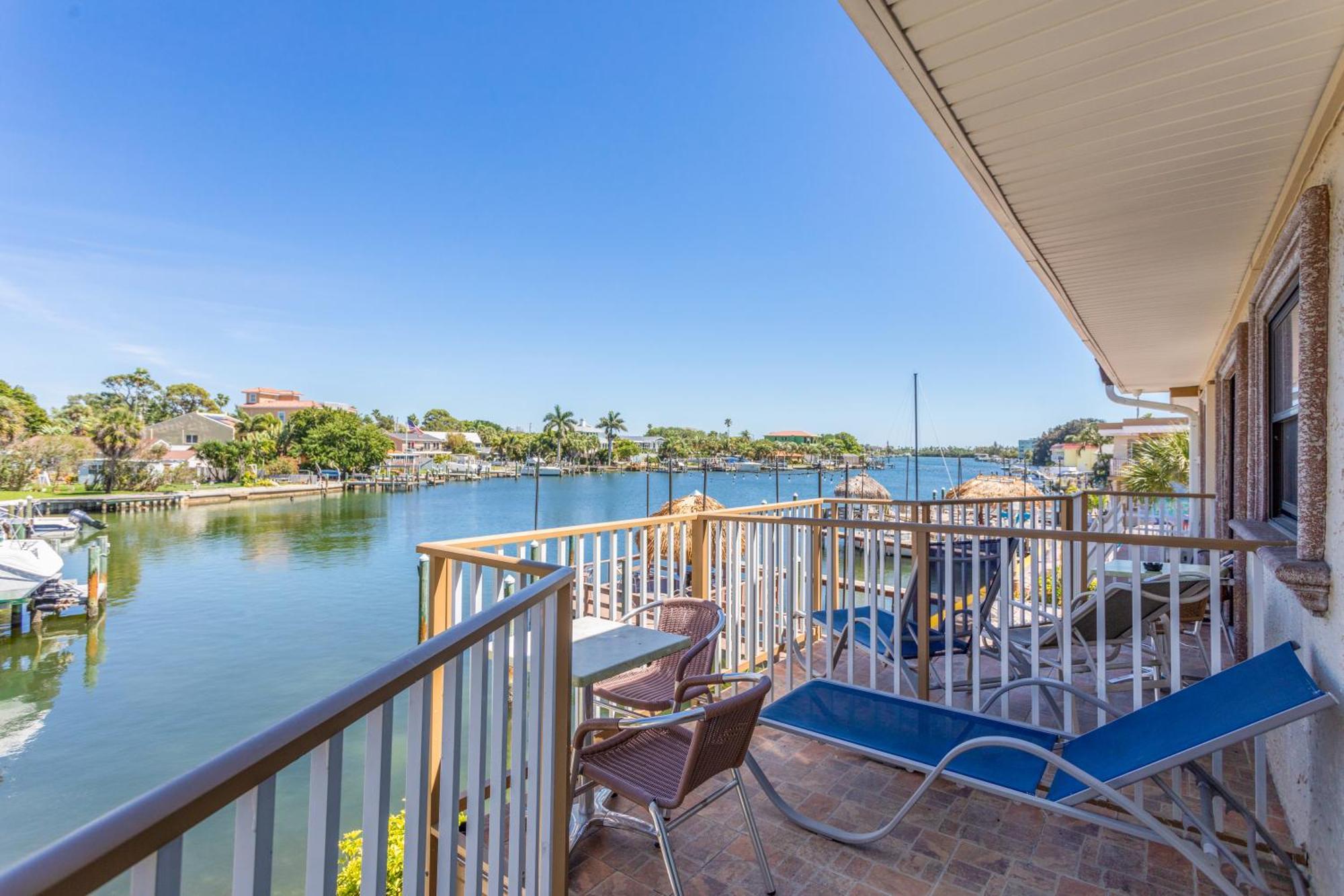 Bayview Plaza Waterfront Resort St. Pete Beach Zimmer foto