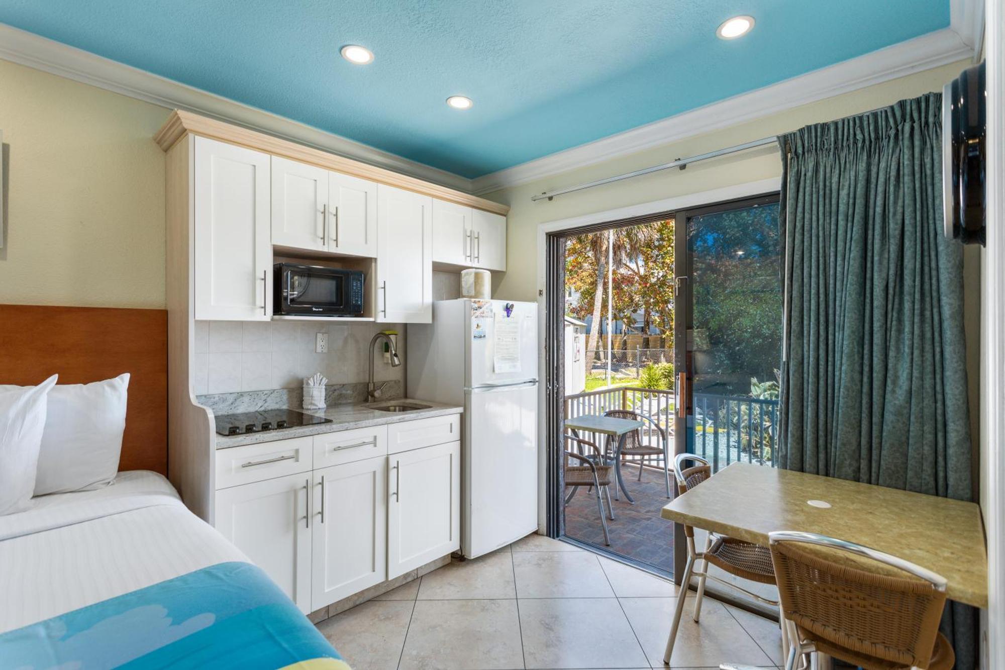Bayview Plaza Waterfront Resort St. Pete Beach Zimmer foto