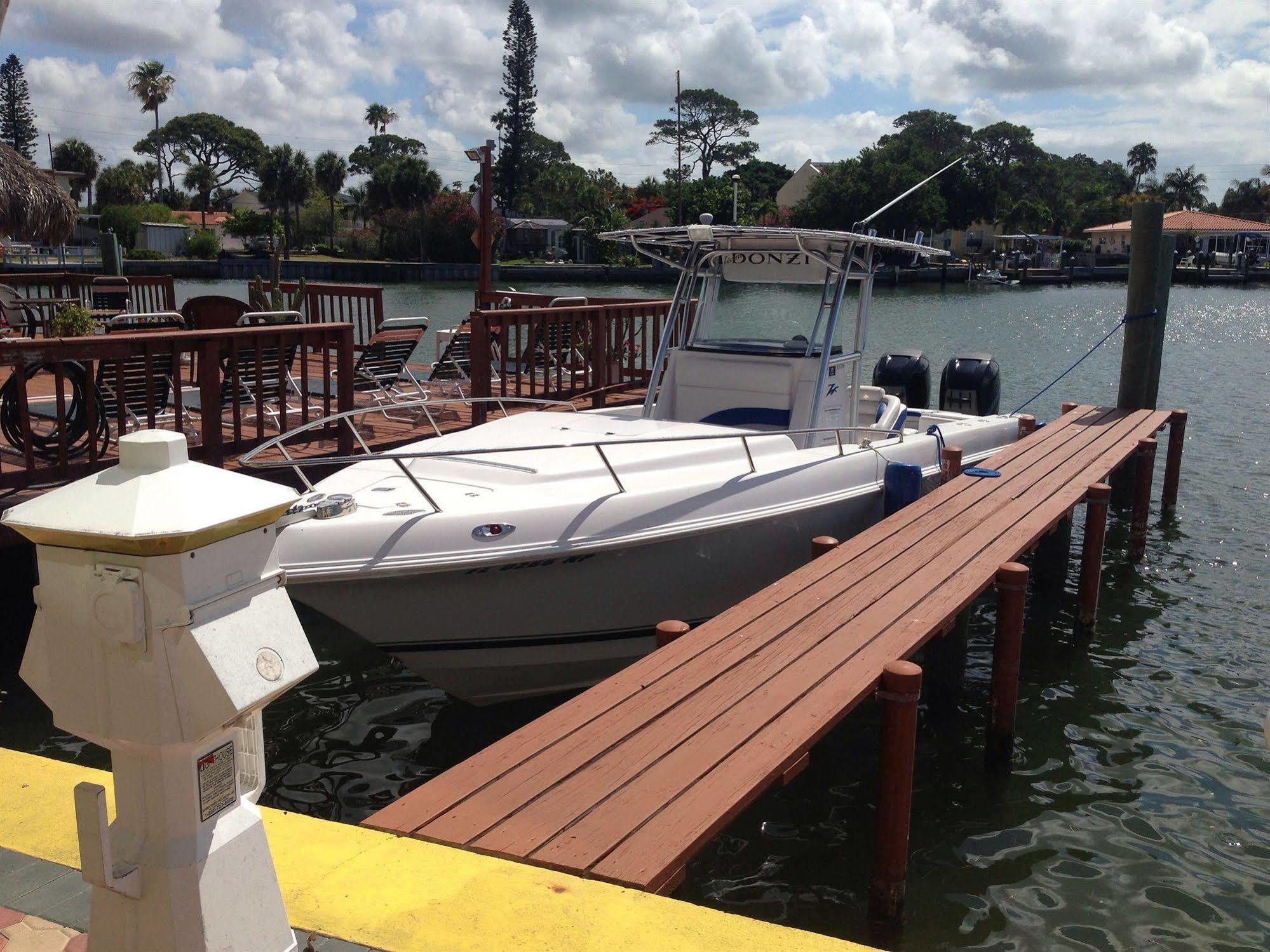 Bayview Plaza Waterfront Resort St. Pete Beach Exterior foto