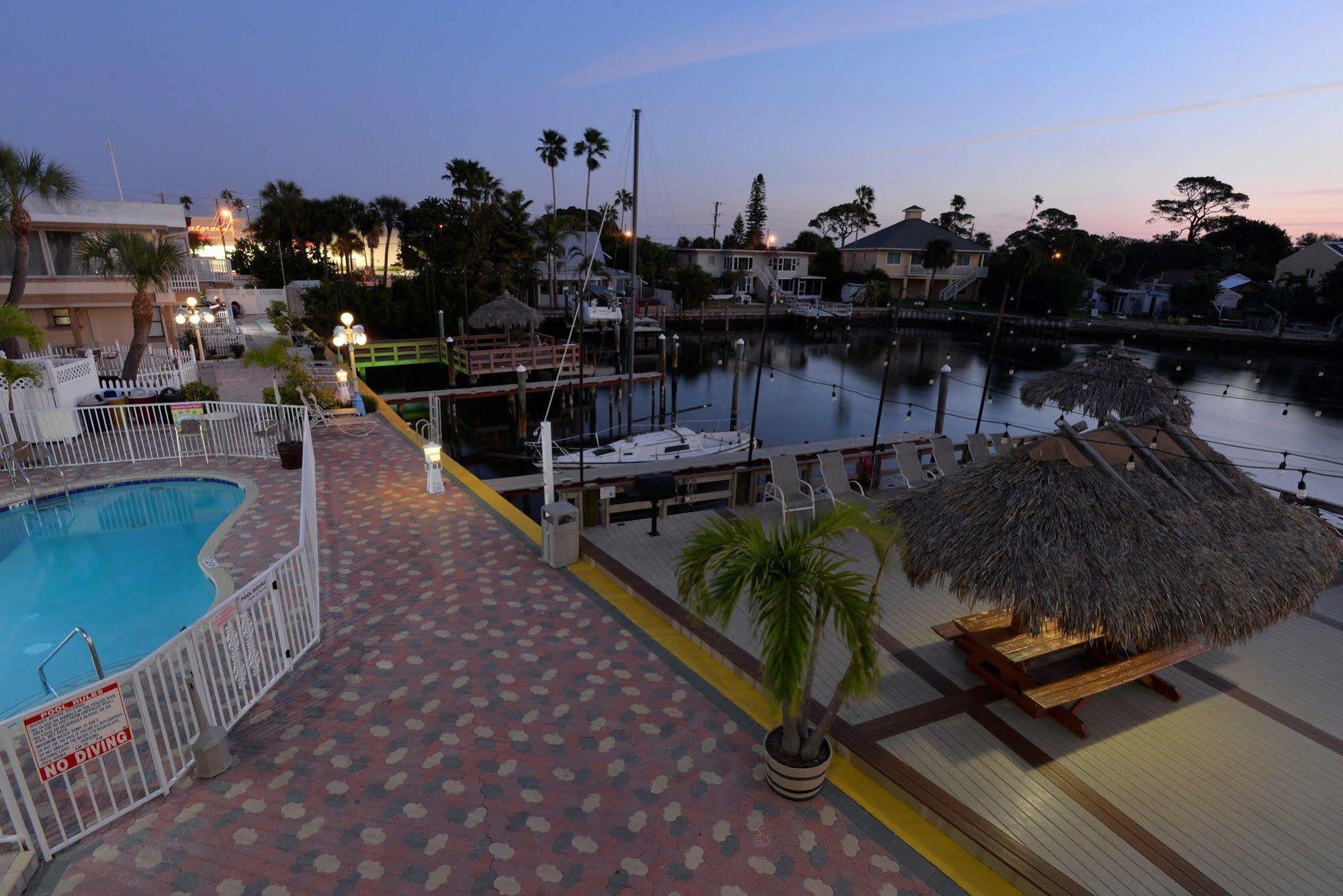 Bayview Plaza Waterfront Resort St. Pete Beach Exterior foto