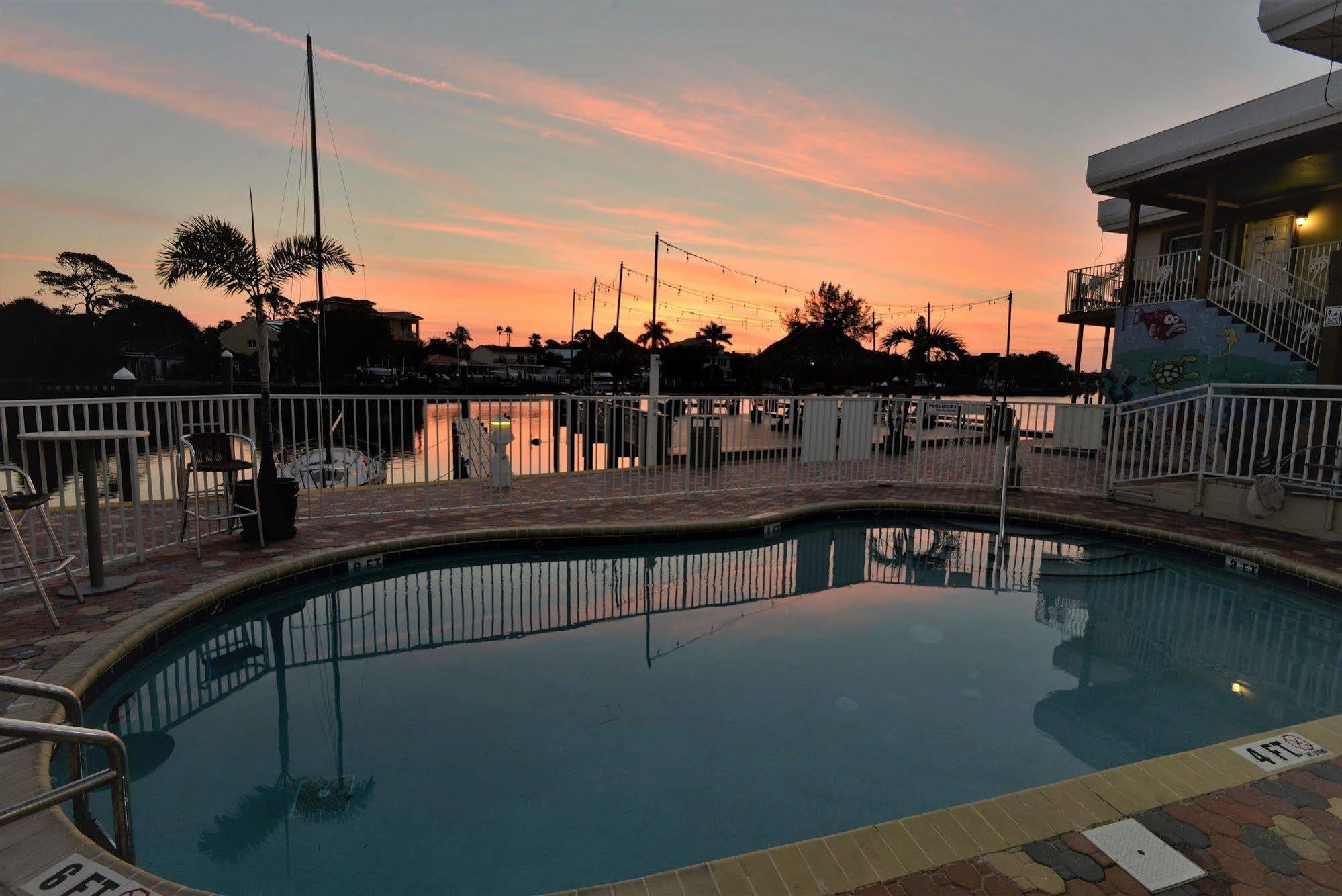 Bayview Plaza Waterfront Resort St. Pete Beach Exterior foto