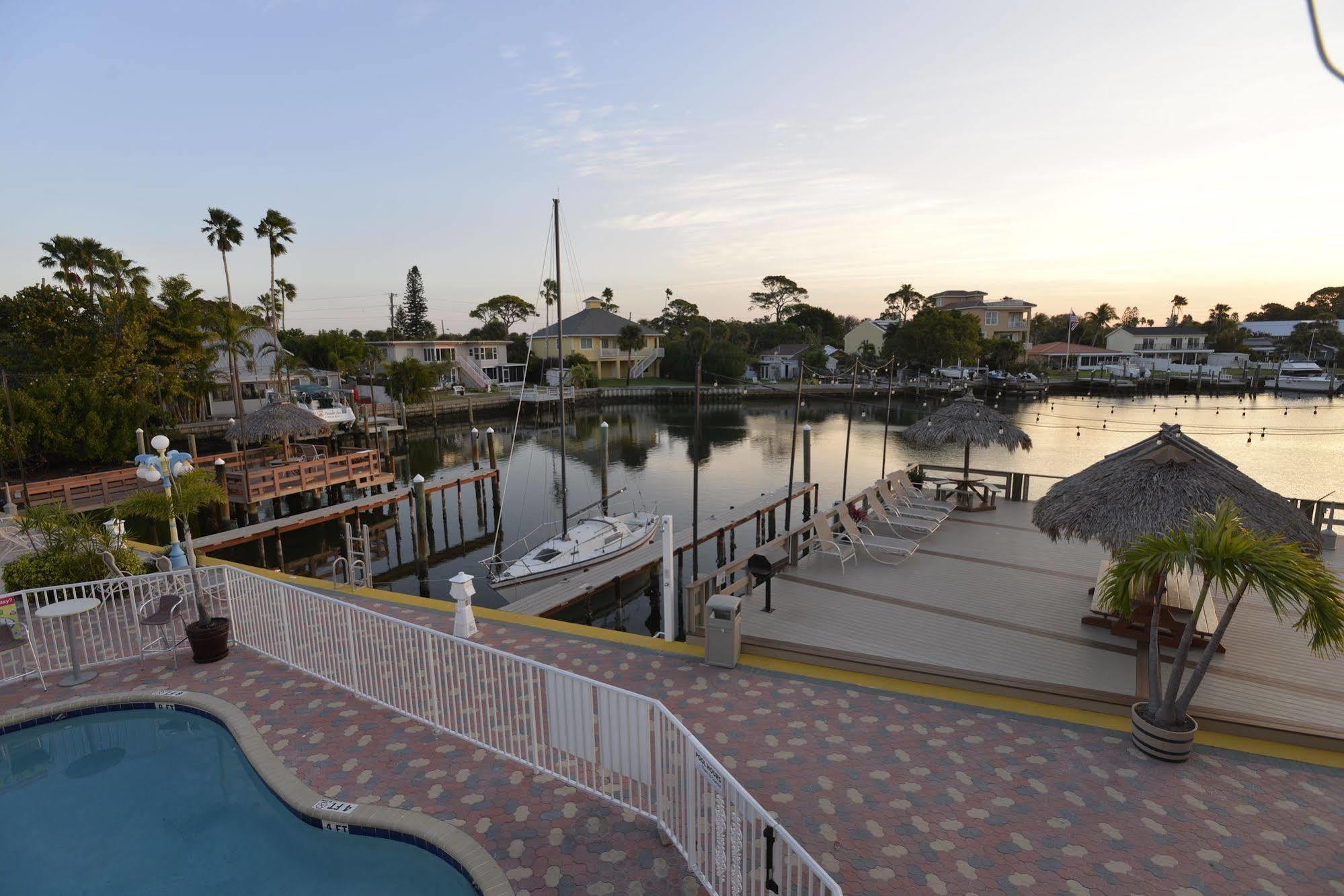 Bayview Plaza Waterfront Resort St. Pete Beach Exterior foto